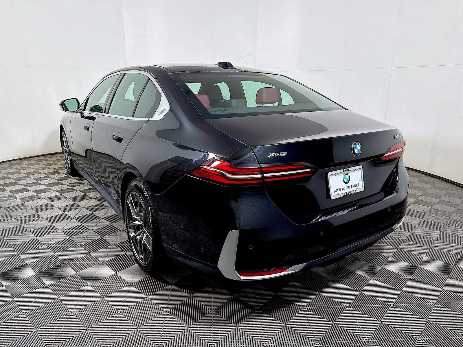 Used 2026 Black Sapphire Metallic BMW 530i xDrive image 5