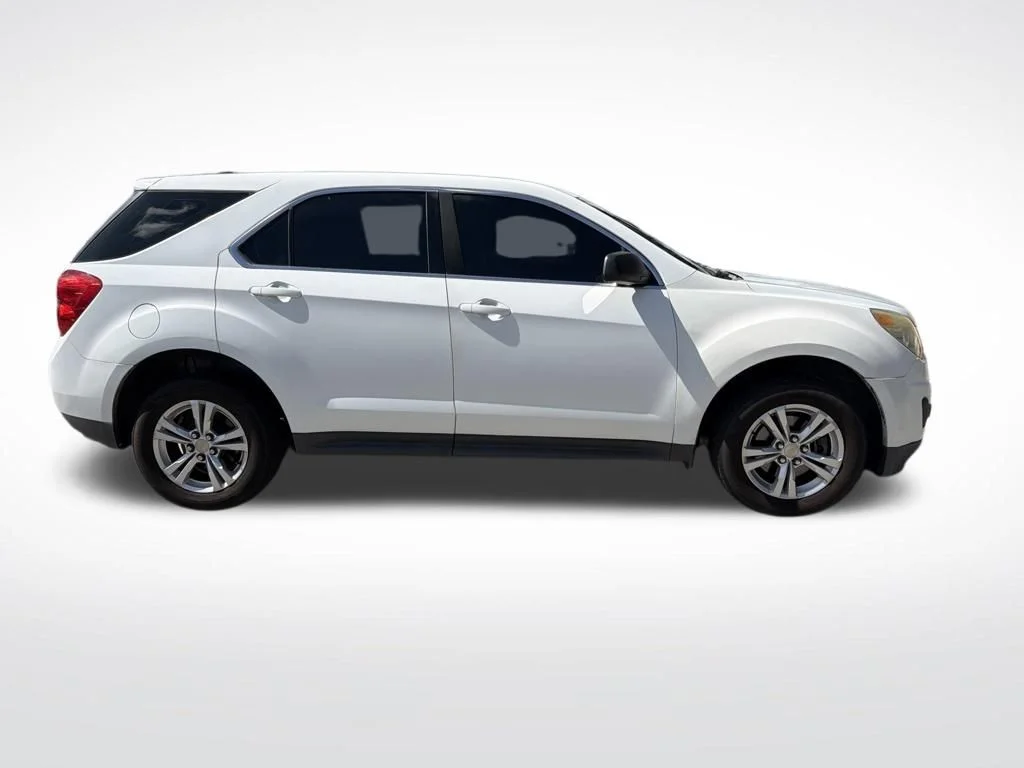 Used 2010 Summit White Chevrolet LS image 4