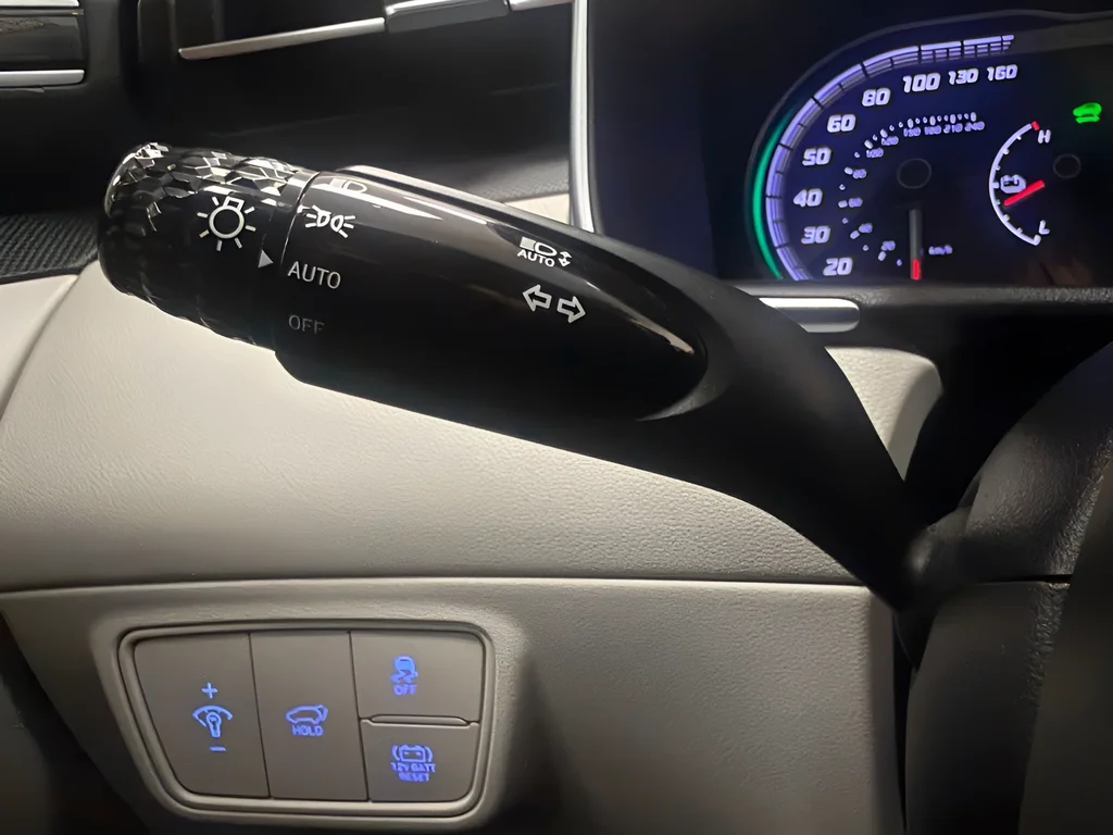 Used 2023 Black Hyundai Blue image 21