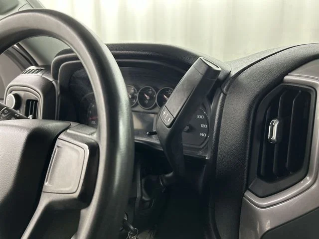 Used 2021 White Chevrolet Custom image 10