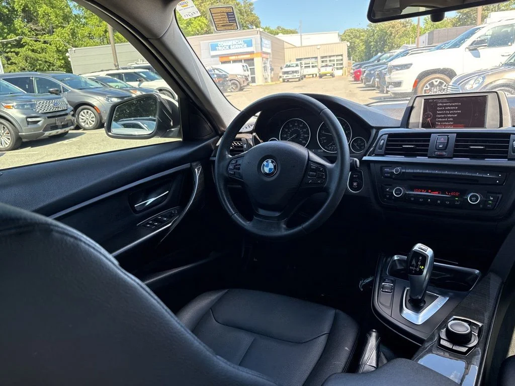 Used 2015 White BMW 320i xDrive image 9