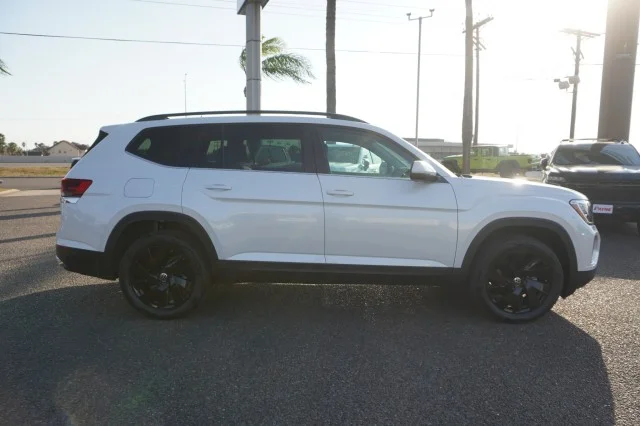 New 2026 Opal White Pearl Volkswagen 2.0T SE W/TECHNOLOGY image 4