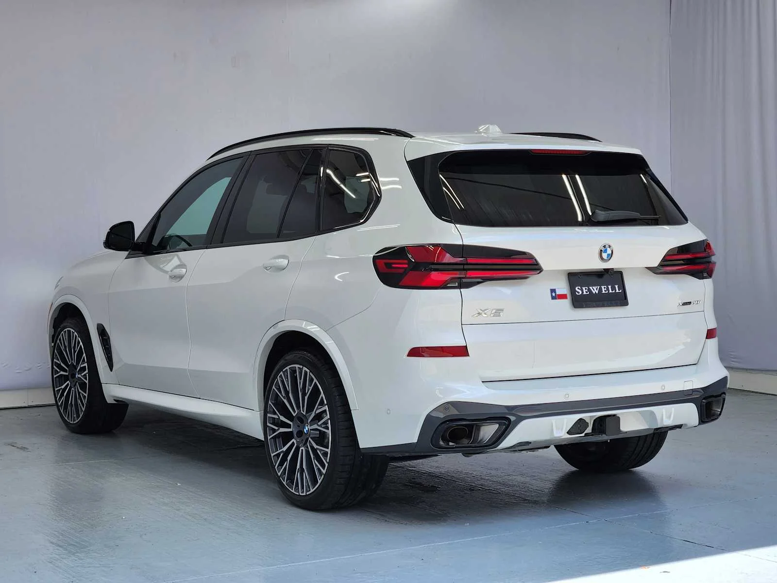 Certified Used 2026 Mineral White Metallic BMW xDrive40i image 3