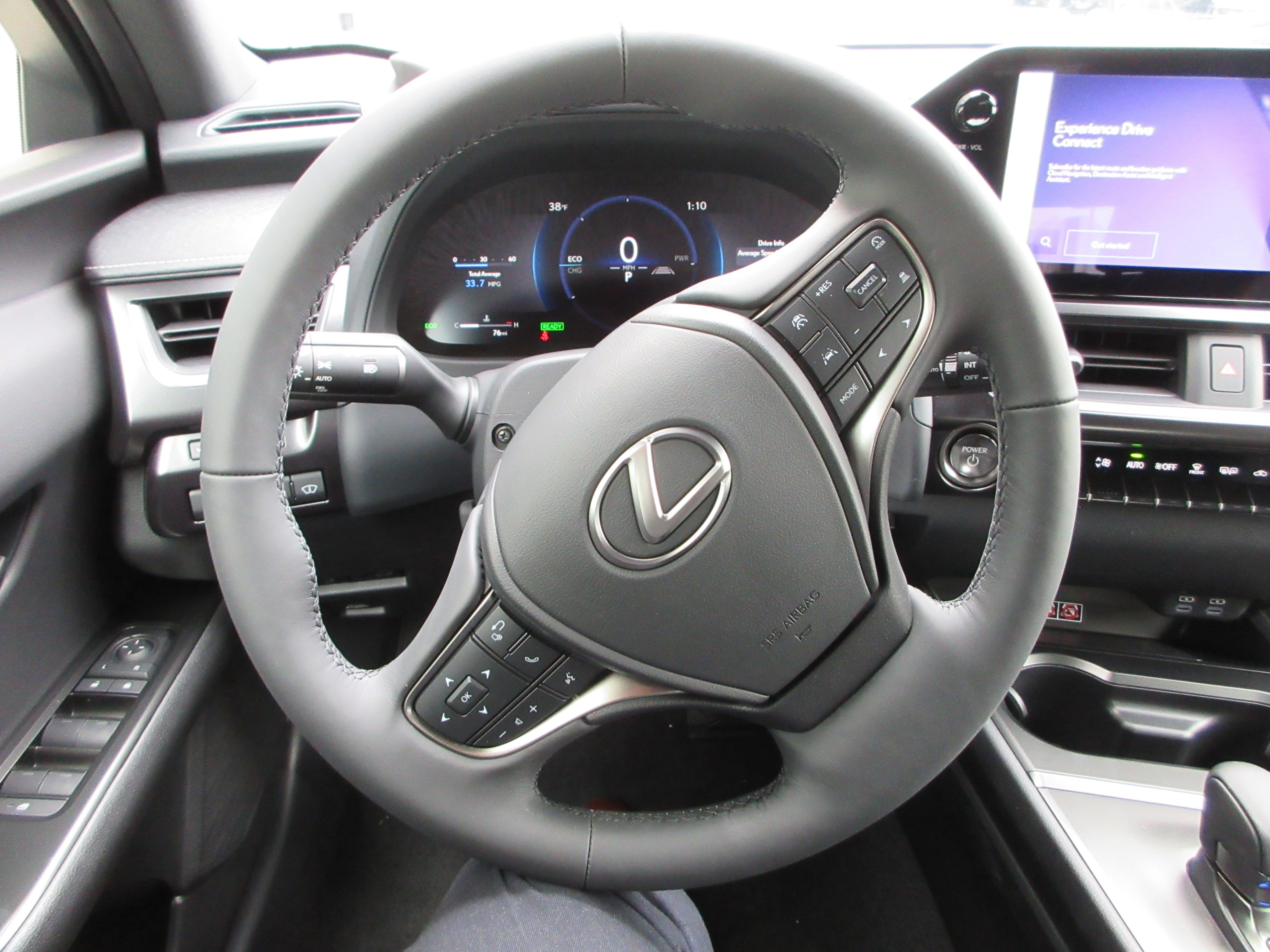 2025 Lexus UX 300h Premium - Photo 30