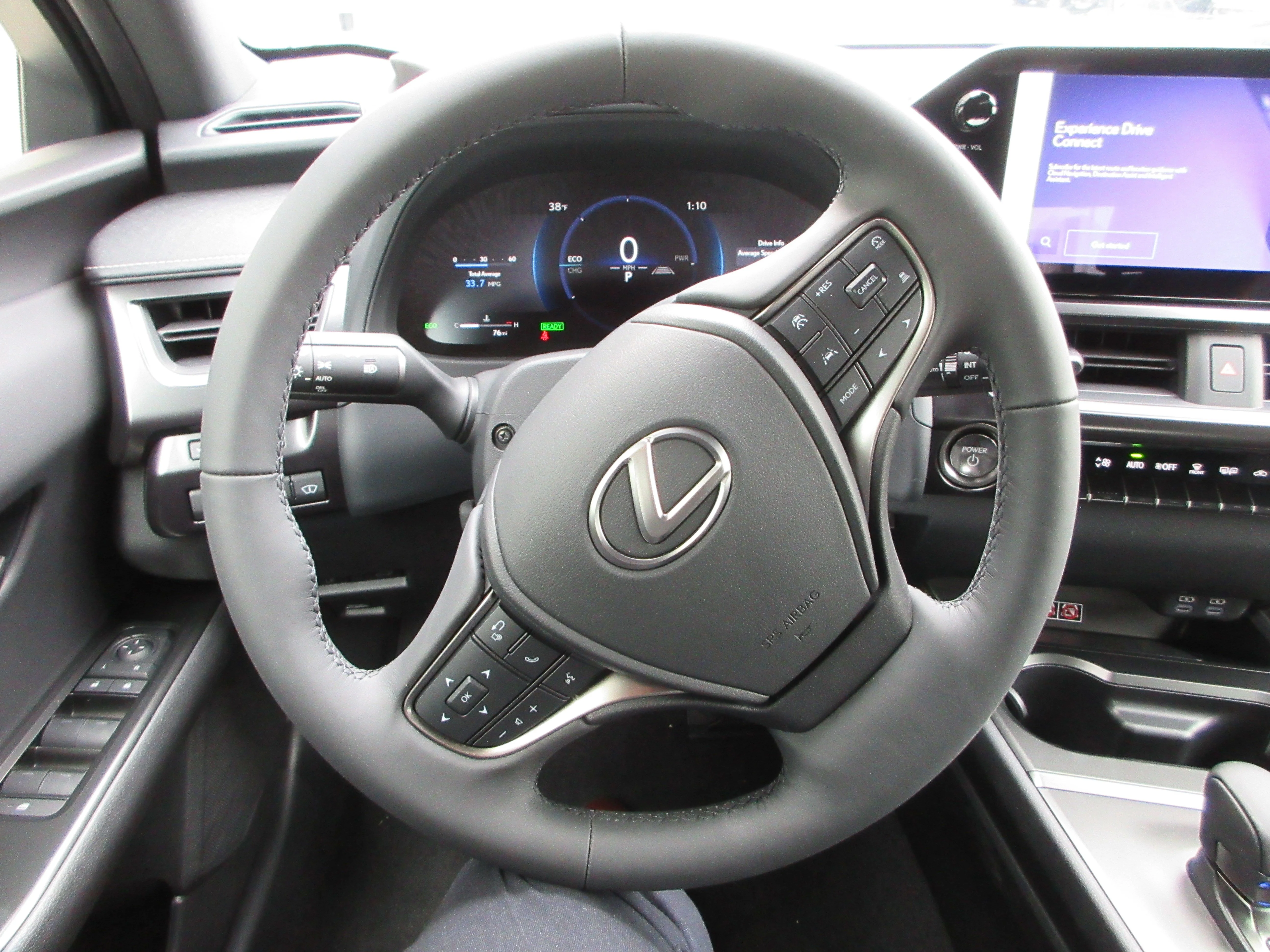 2025 Lexus UX 300h Premium - Photo 30