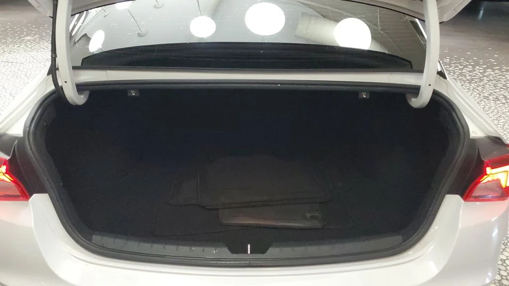 Used 2022 White Kia GT-Line image 10