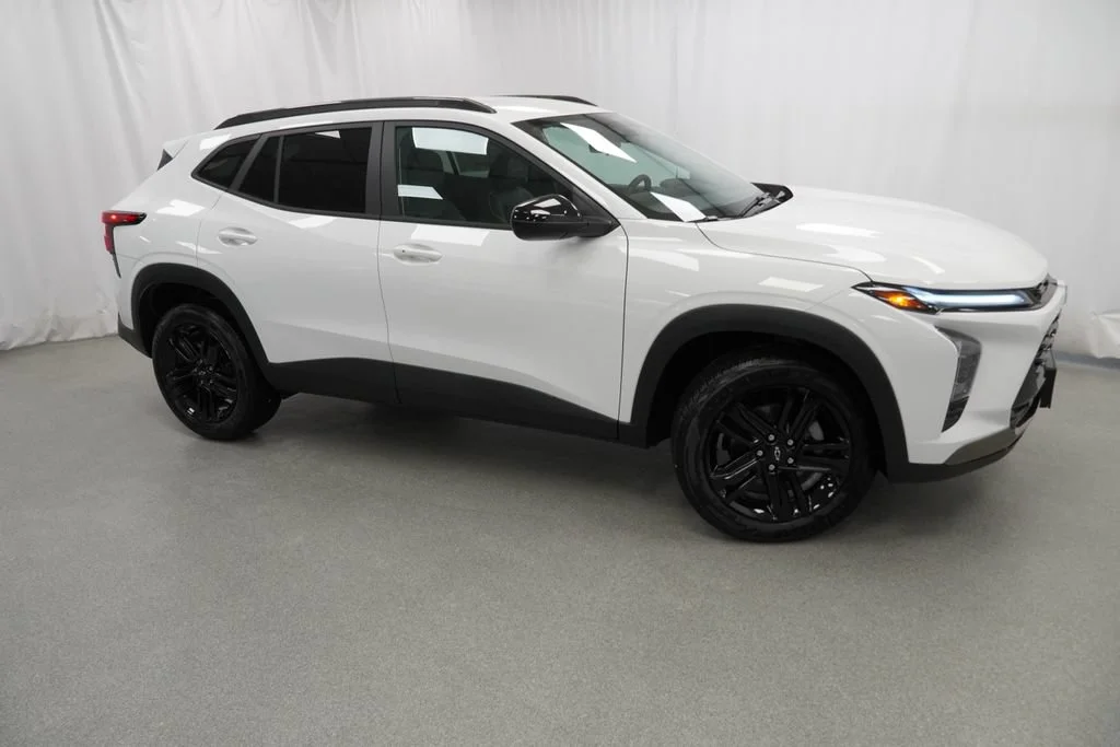 New 2026 Summit White Chevrolet ACTIV image 5