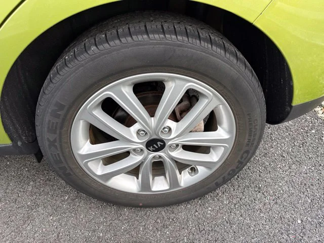 Used 2018 Green Kia Plus image 7