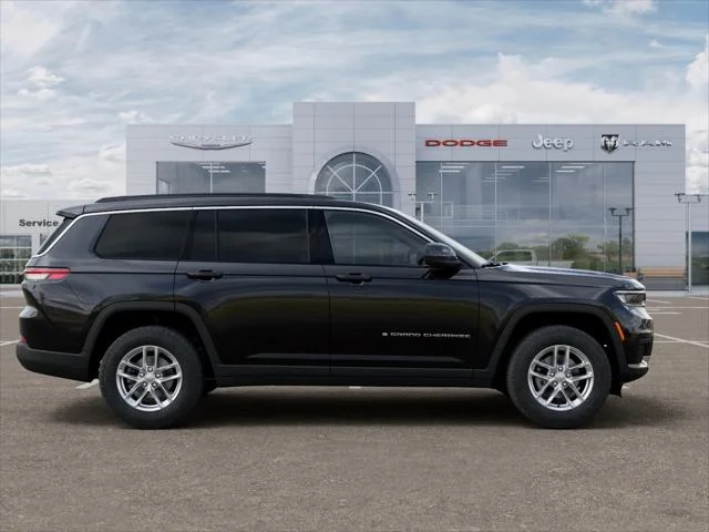 New 2026 Diamond Black Crystal Pearl-Coat Exterior Paint Jeep Laredo image 93