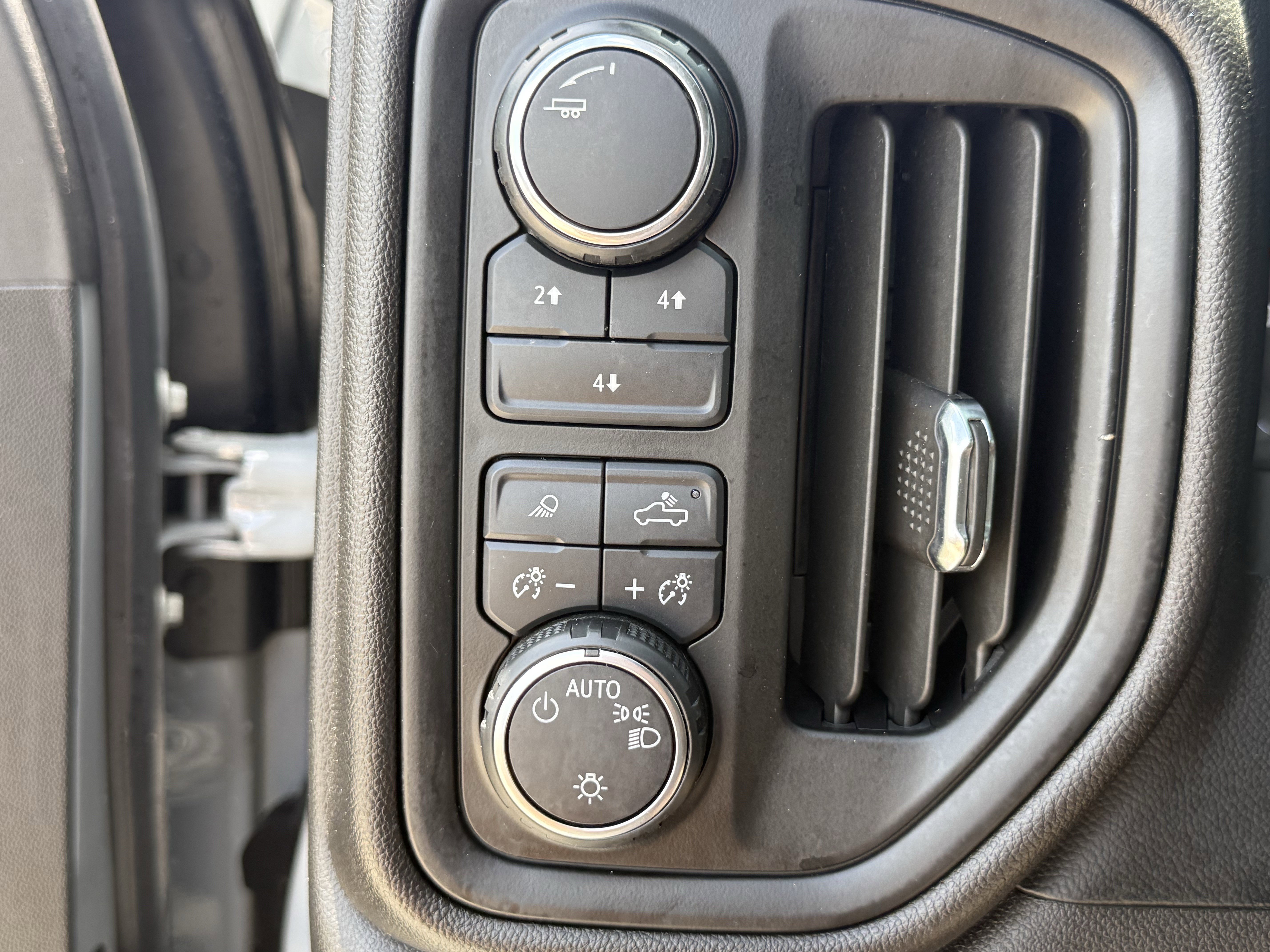 Used 2024 Slate Gray Metallic Chevrolet  image 21