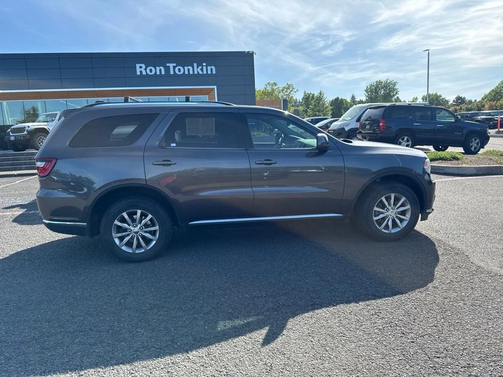 Used 2017  Dodge SXT image 10