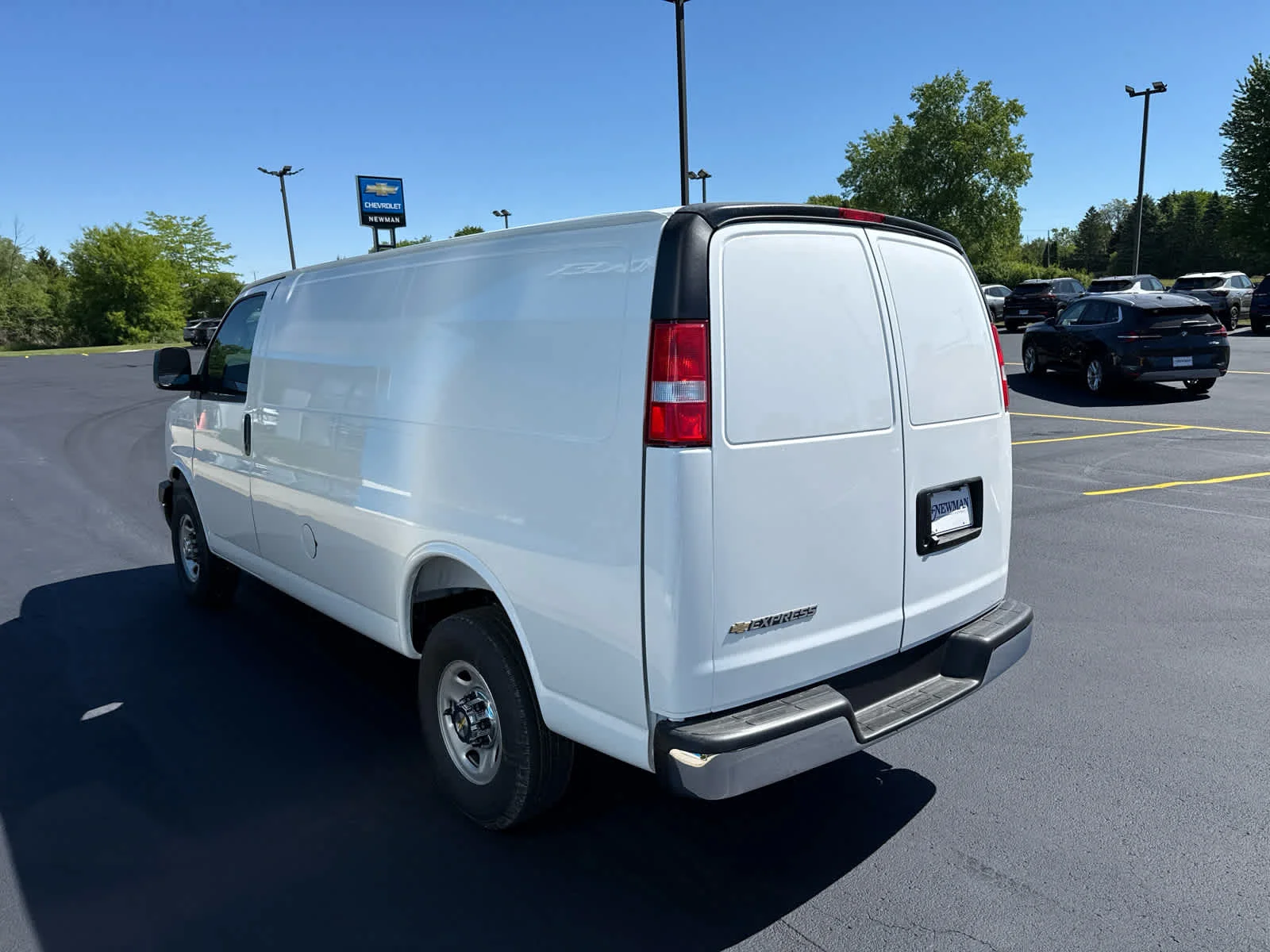 New 2026 Summit White Chevrolet WT image 8