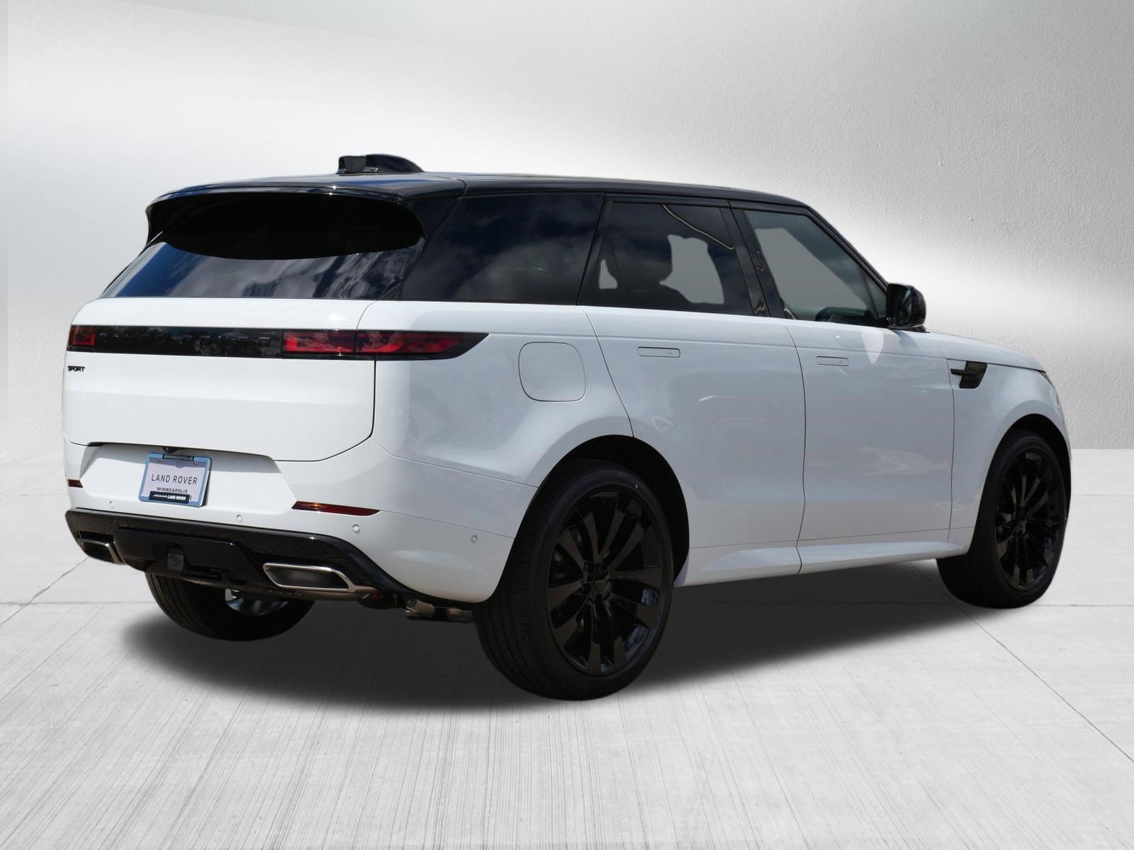 New 2026 Fuji White Land Rover Dynamic SE image 2