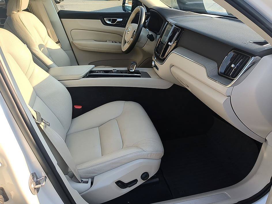 Used 2023 Denim Blue Metallic Volvo Plus Dark Theme image 35