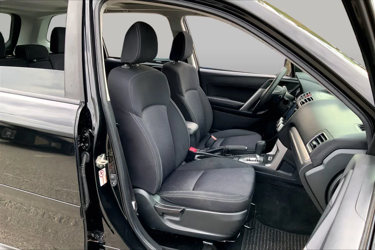 Used 2018 Crystal Black Silica Subaru Premium image 8