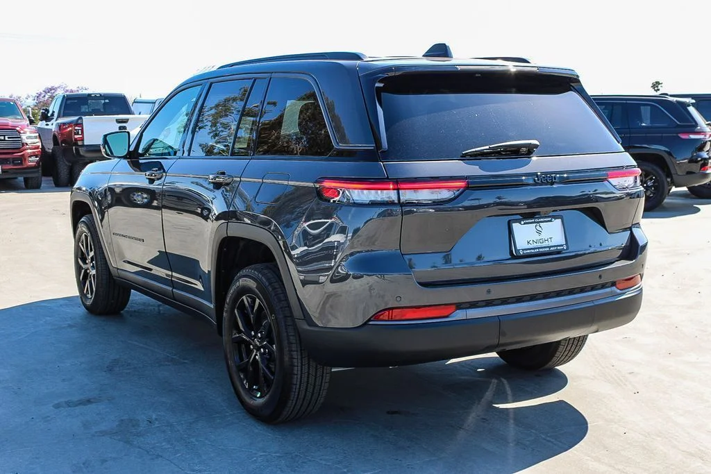 New 2026 Gray Jeep Altitude image 7