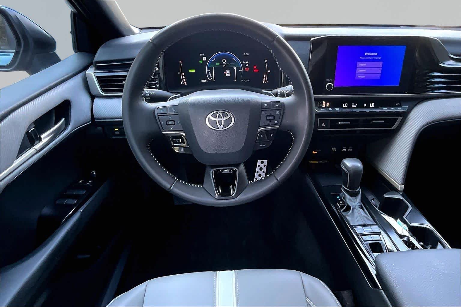 Used 2025 Ocean Gem Toyota SE image 6