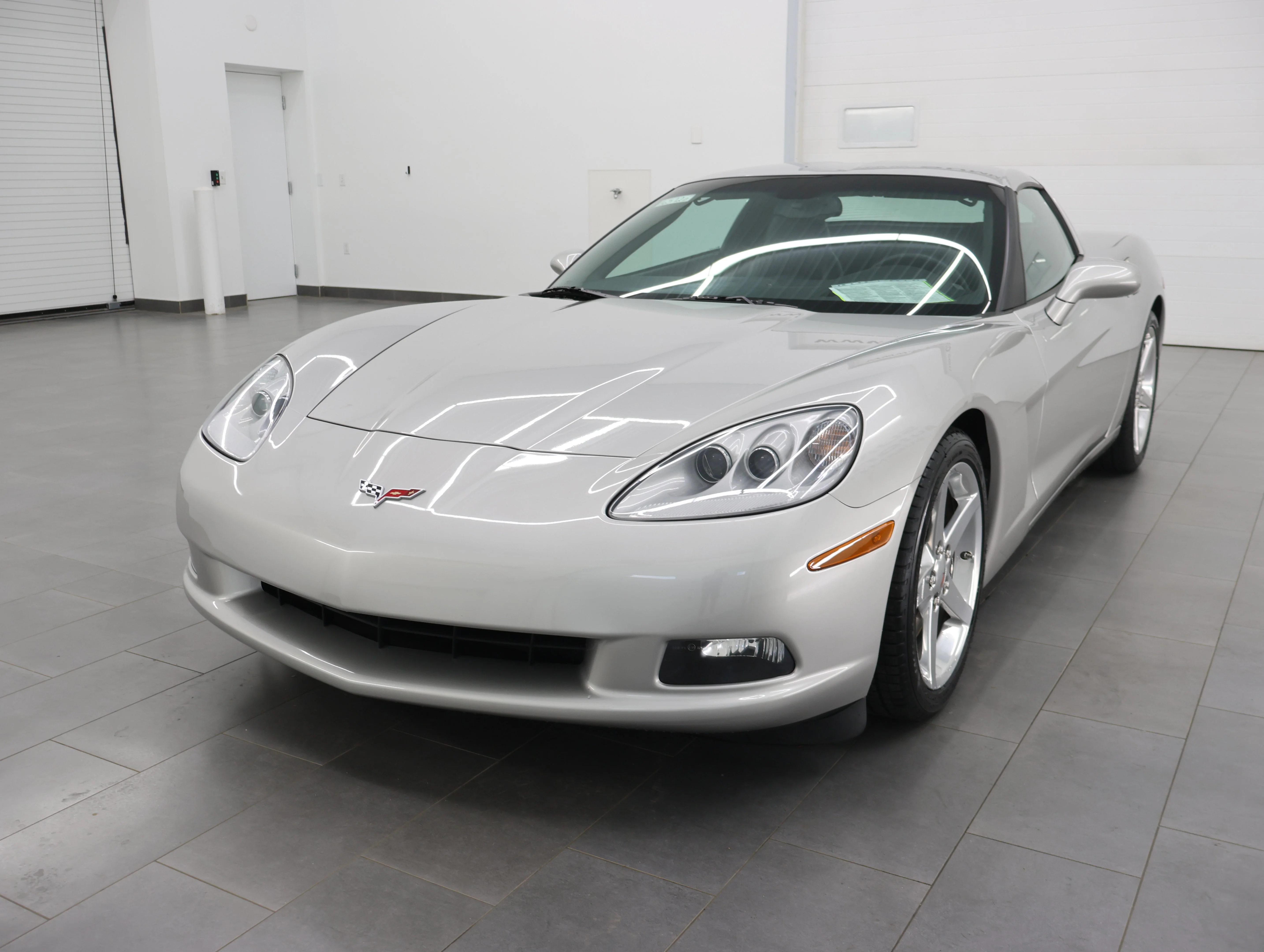 Used 2005 Machine Silver Metallic Chevrolet Base image 6