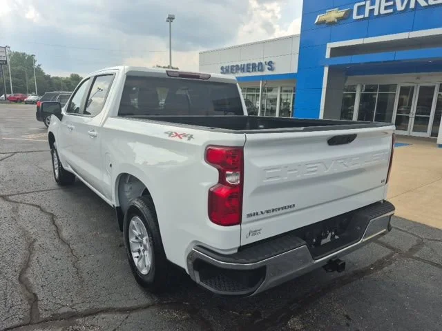 Used 2025 Summit White Chevrolet LT image 4