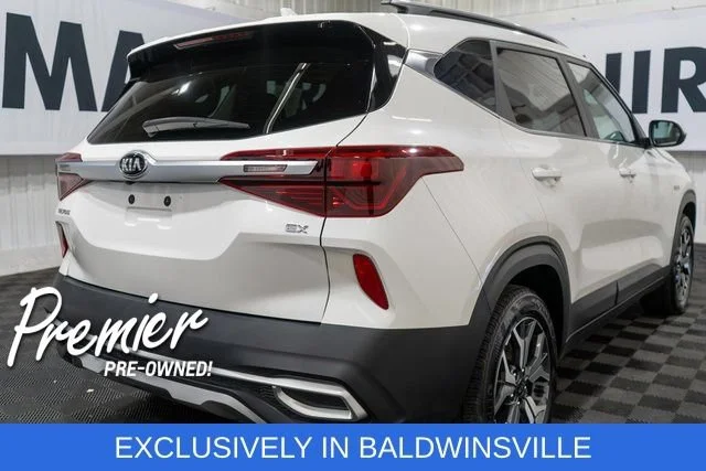 Used 2021 White Kia EX image 5