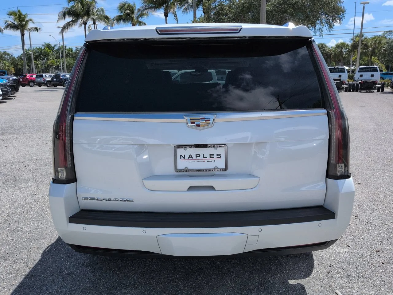Used 2017 Crystal White Tricoat Cadillac Premium Luxury image 6