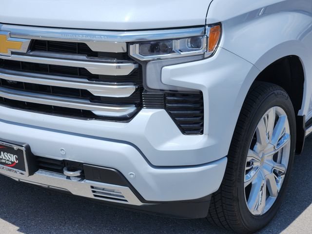 New 2026 Polar White Tricoat Chevrolet High Country image 10