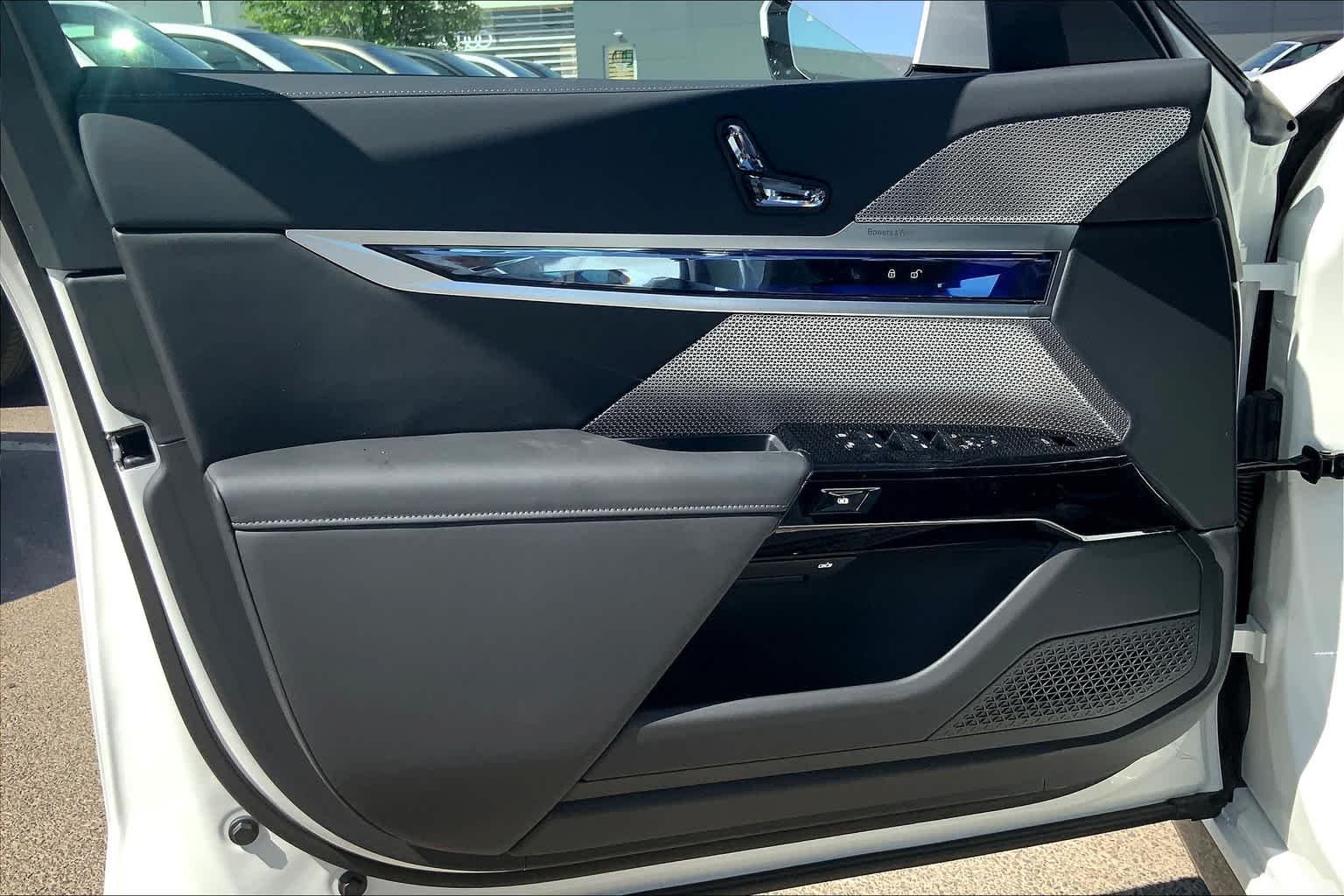 2025 BMW i7 50 - Photo 10