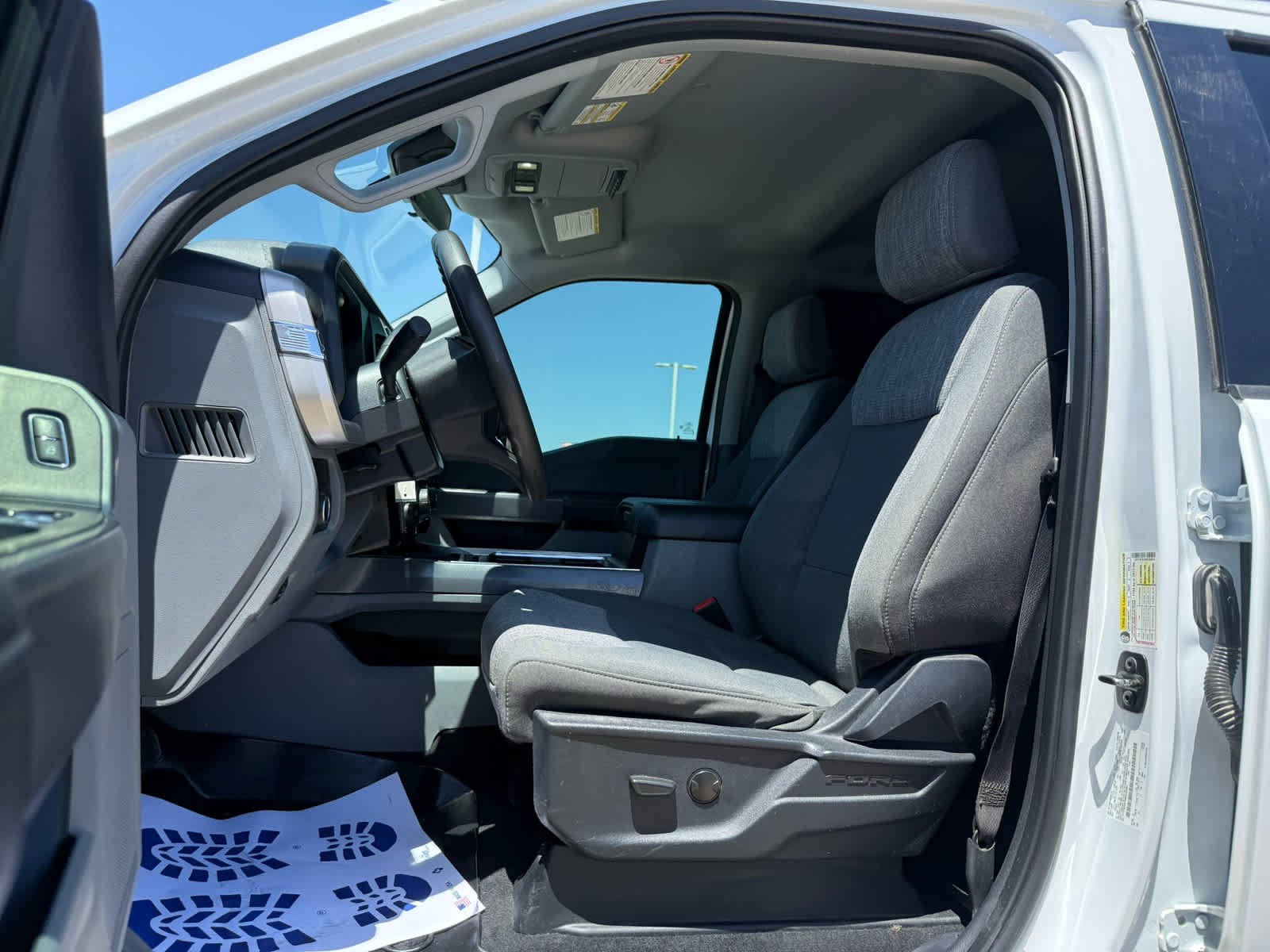 Used 2024 Oxford White Ford XLT image 2