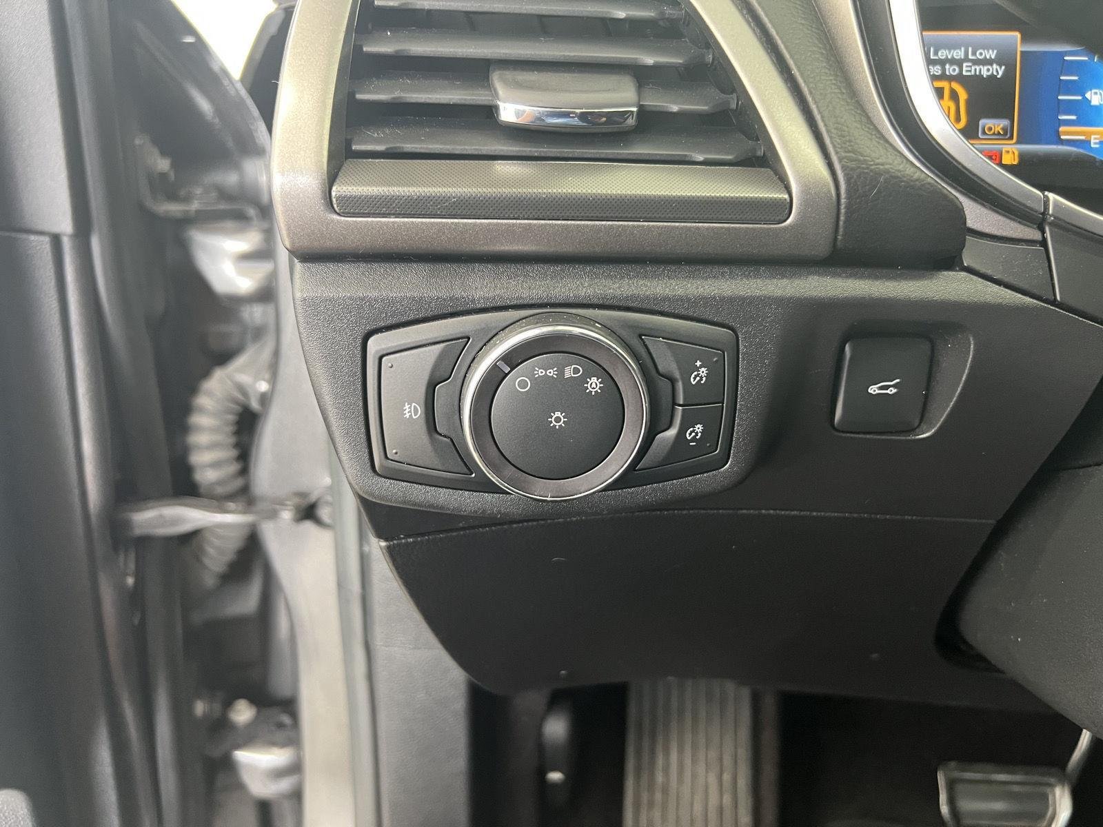 Used 2017 Magnetic Ford SE image 14
