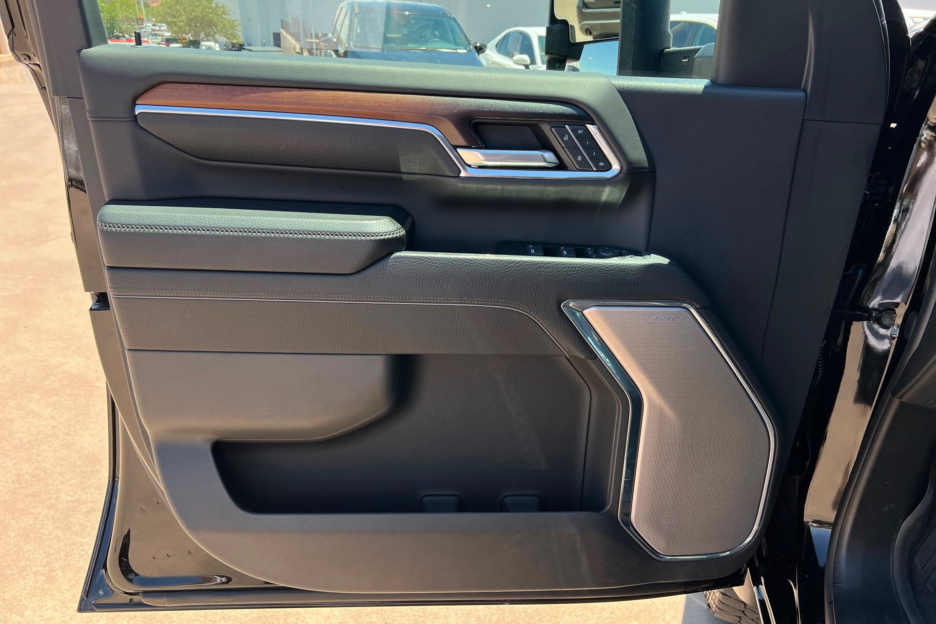 Used 2024 Onyx Black GMC Denali image 15
