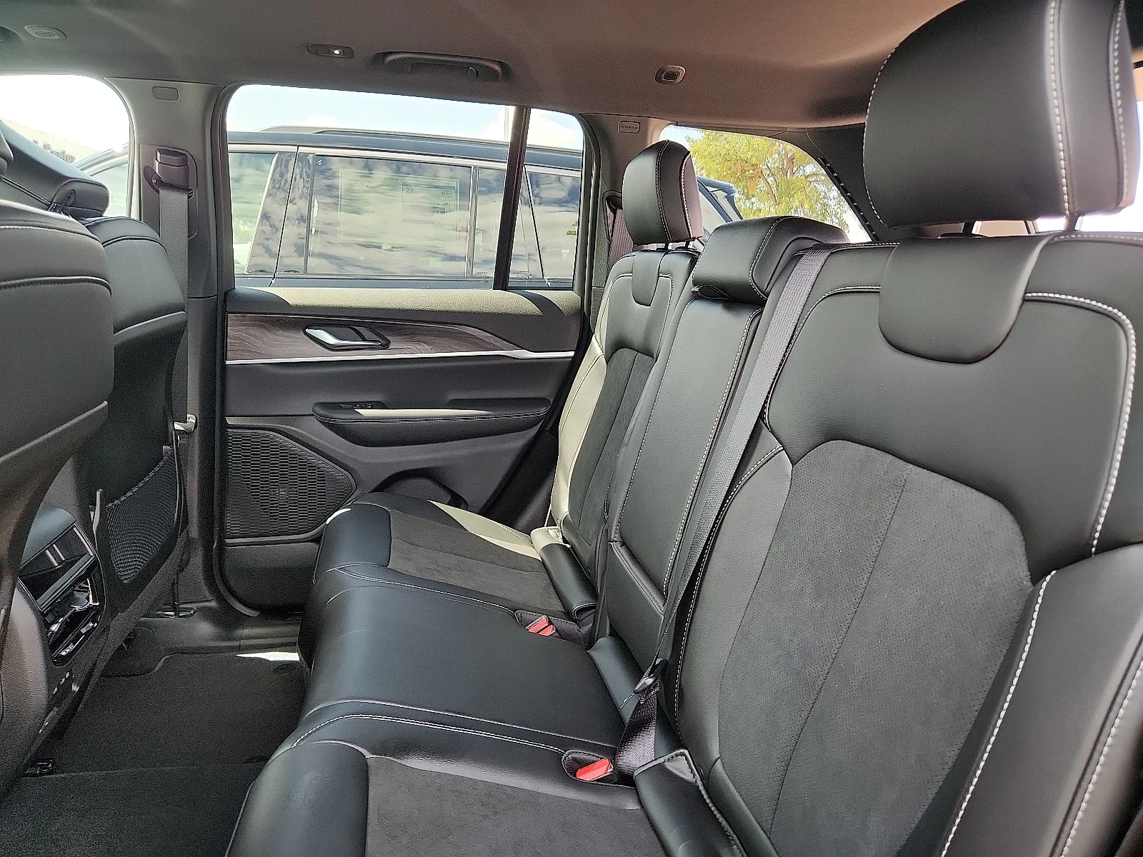 New 2027 Sting-Gray Clear-Coat Paint Jeep LAREDO ALTITUDE 4X4 image 9