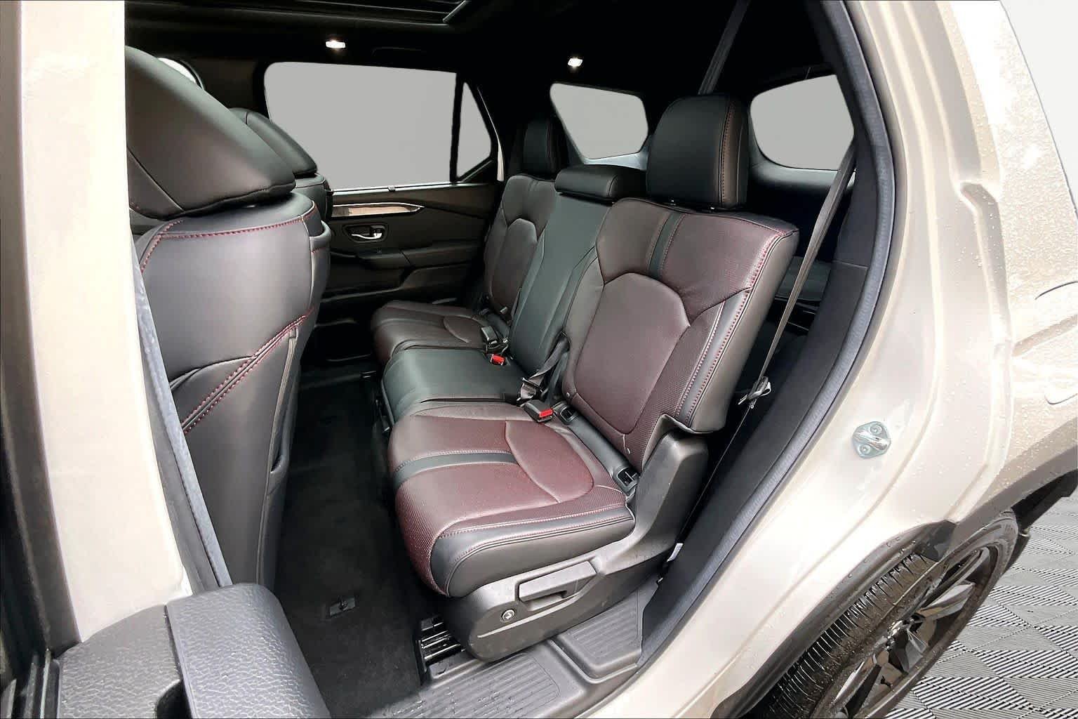 Used 2025 Platinum White Pearl Honda Black Edition image 21
