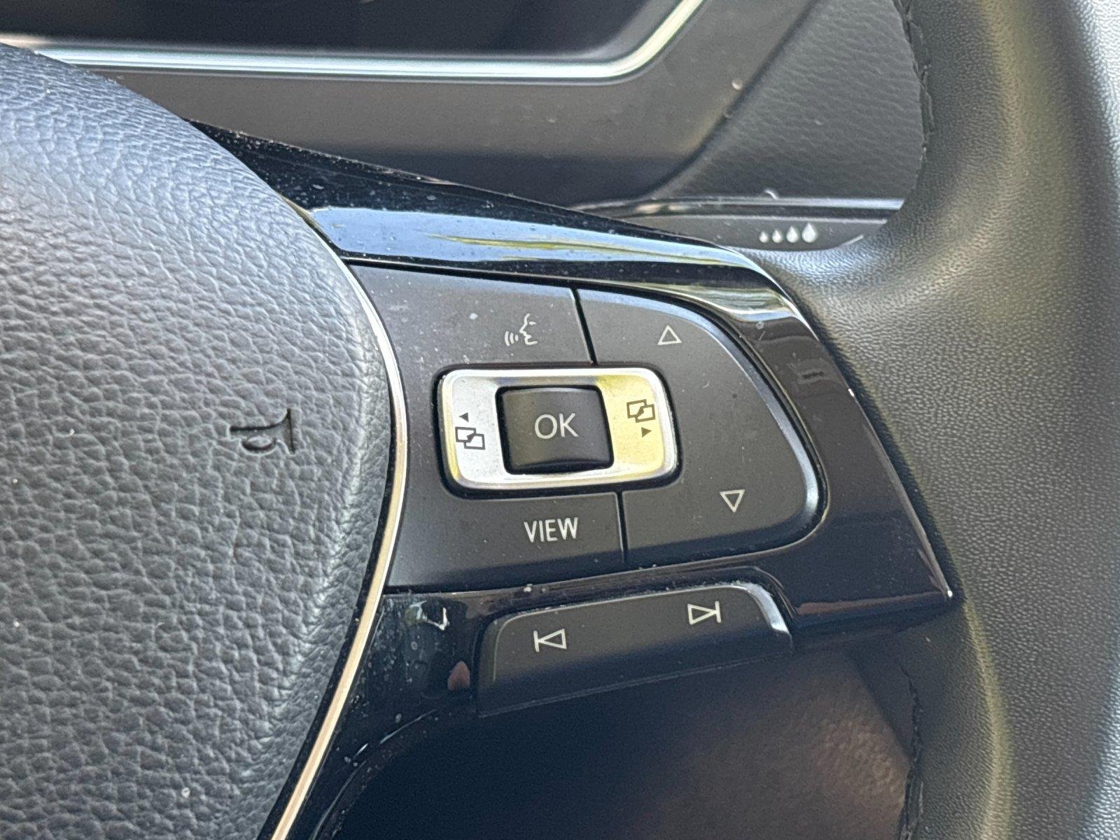 Used 2020 Silk Blue Metallic Volkswagen SEL image 19