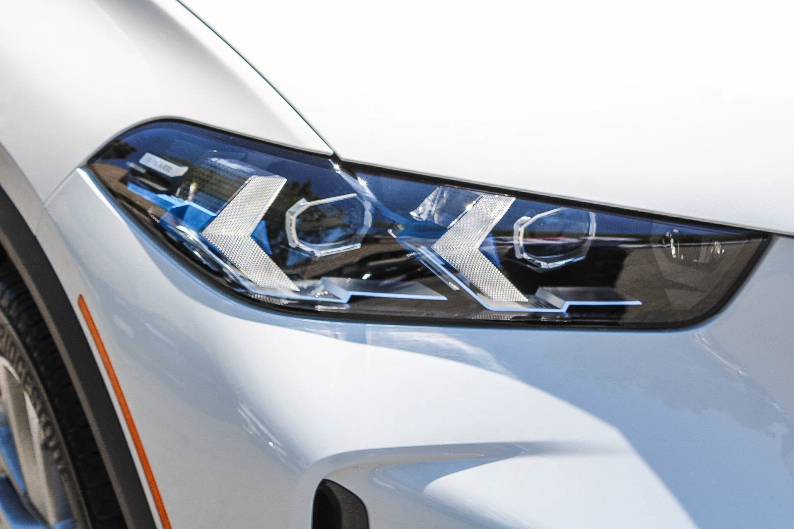 New 2026 Alpine White BMW sDrive40i image 8