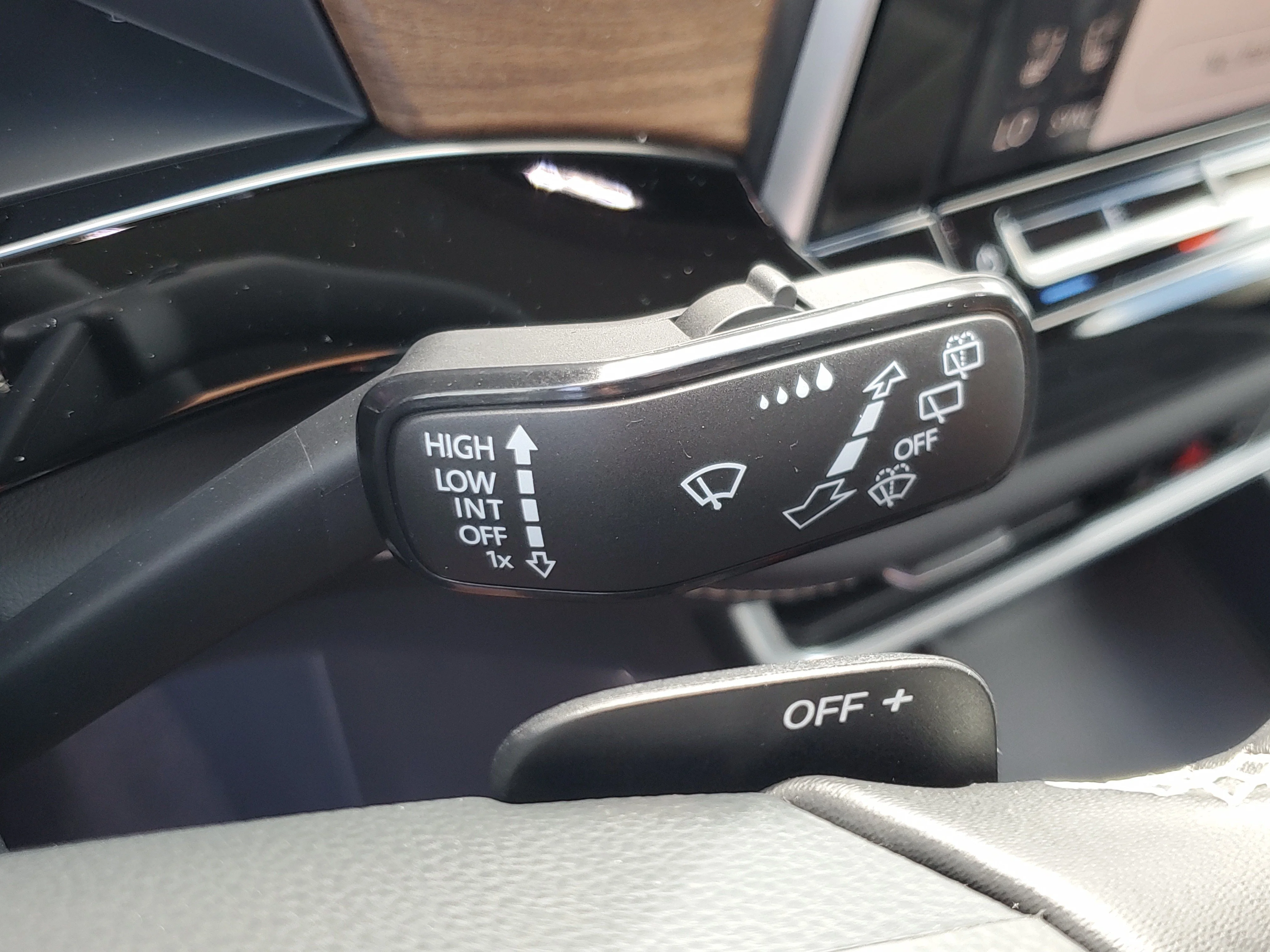 New 2026 Black Volkswagen 2.0T SE w/Technology image 28