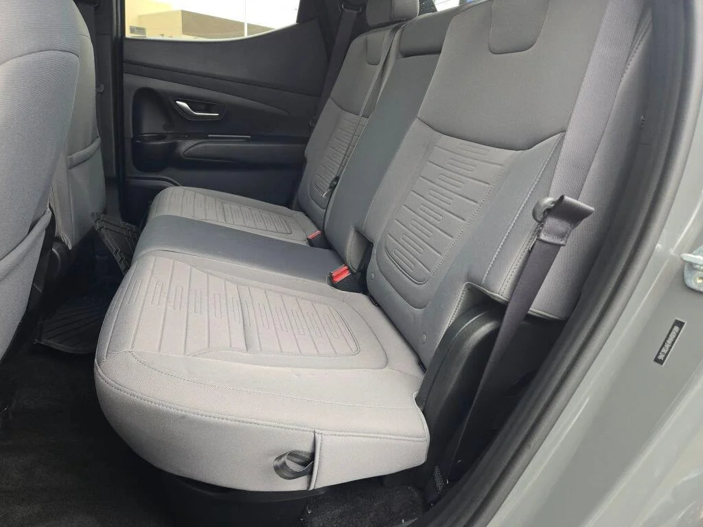 Used 2022 Hampton Gray Hyundai SEL image 16