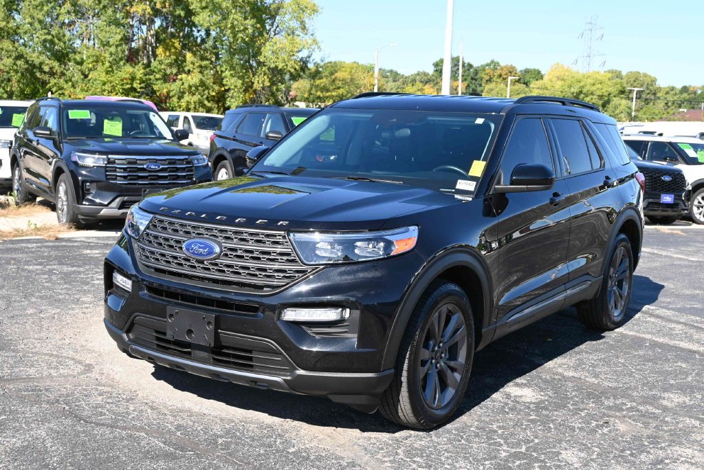 Certified Used 2024 Black Metallic Ford XLT image 5