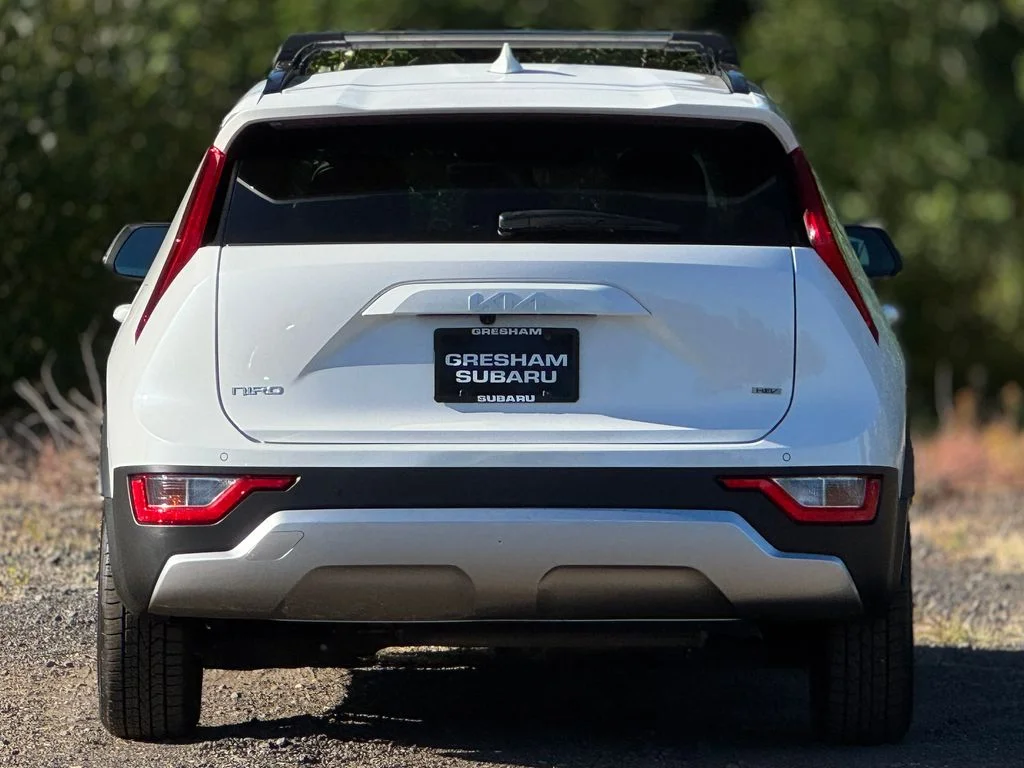 Used 2023 White Kia EX image 6