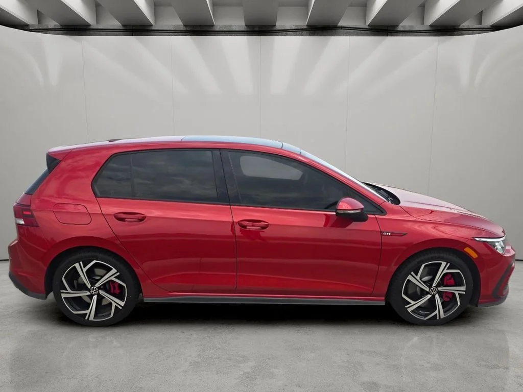 Used 2024 Kings Red Metallic Volkswagen SE image 10