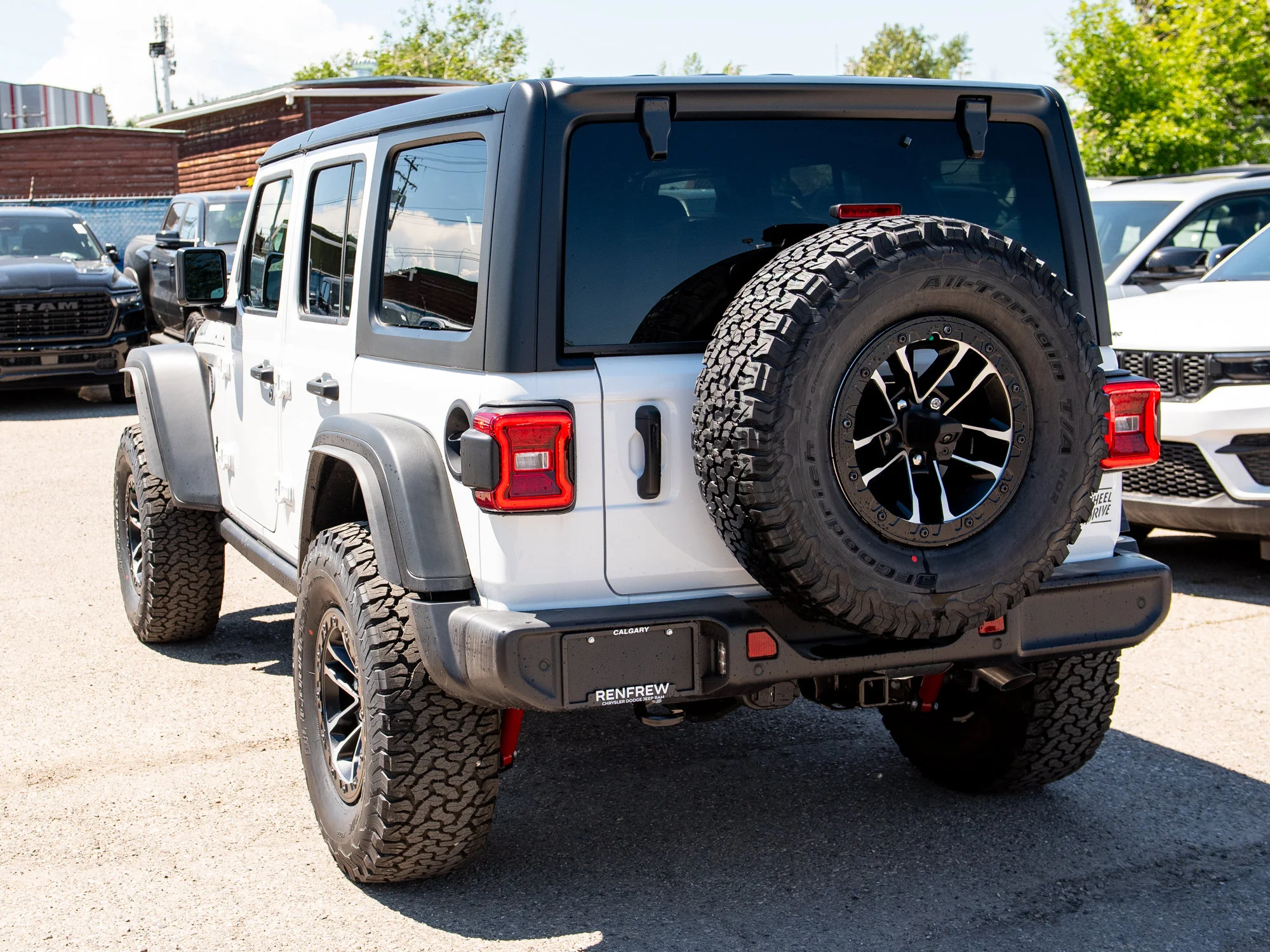 New 2026 White Jeep Willys* 4 Door 4x4, 35 Inch Tires, 4.56 Axle Ratio, Rock Rails image 3