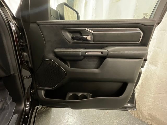 New 2026 Diamond Black Crystal Pearl-Coat Exterior Paint RAM RHO image 22
