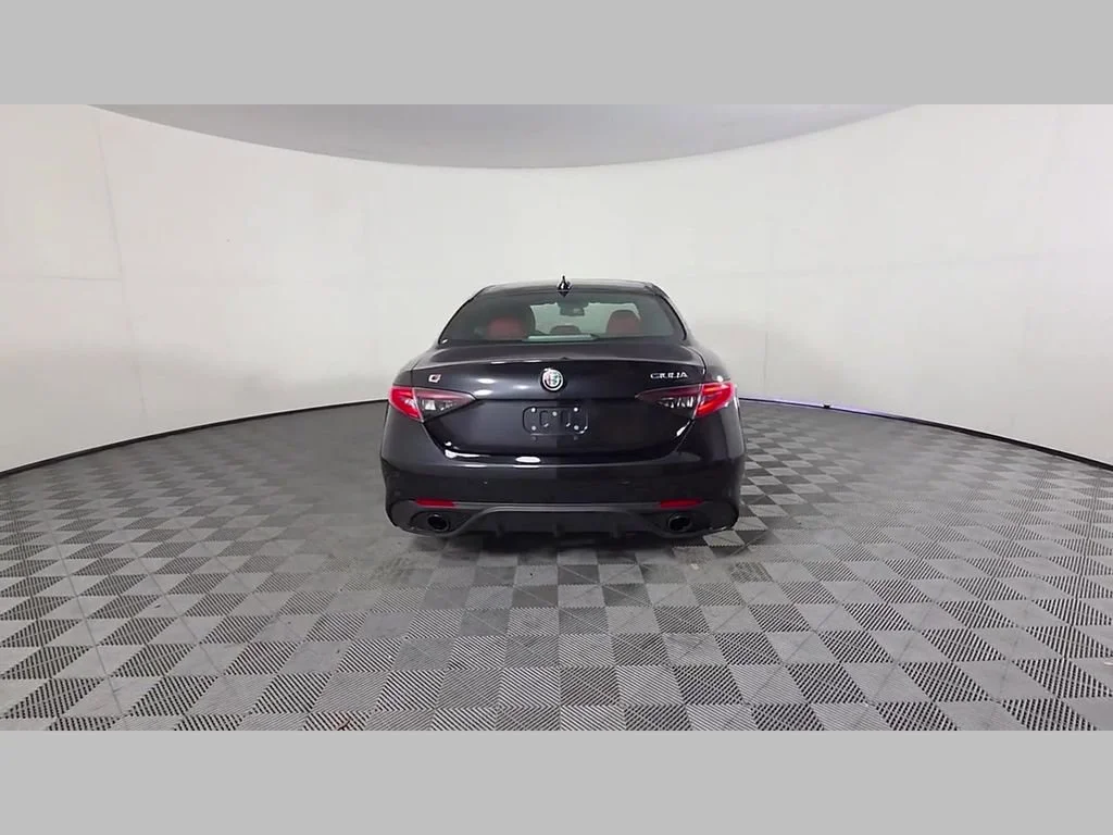 New 2026 Vulcano Black Metallic Alfa Romeo Base image 31