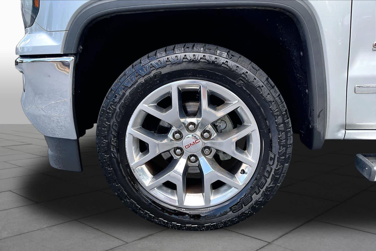 Used 2017 Quicksilver Metallic GMC SLT image 11