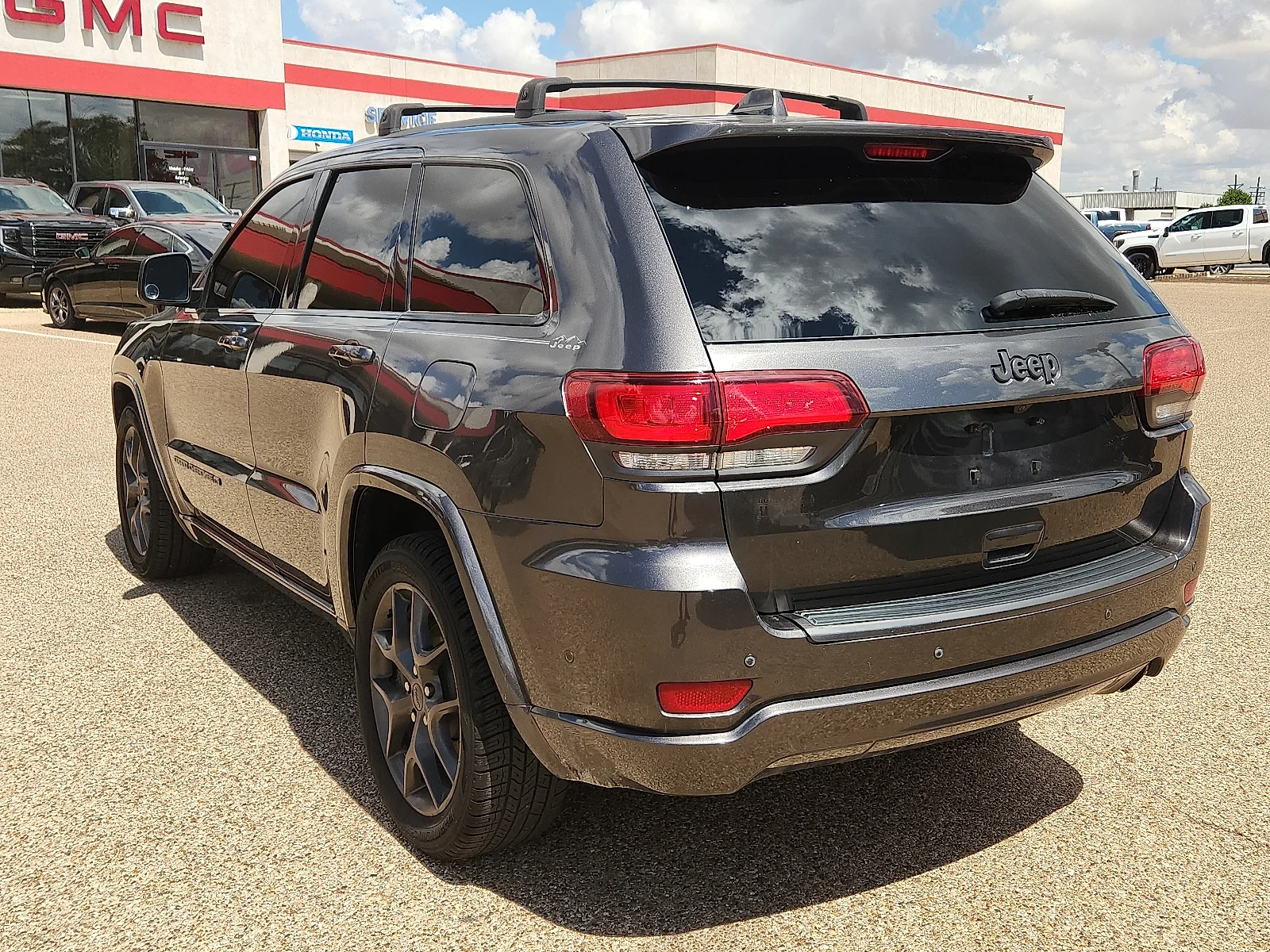 Used 2021 Gray Jeep Limited image 3