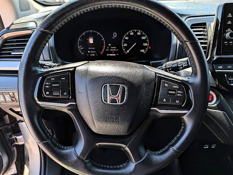 Used 2025 Solar Silver Metallic Honda EX-L image 12