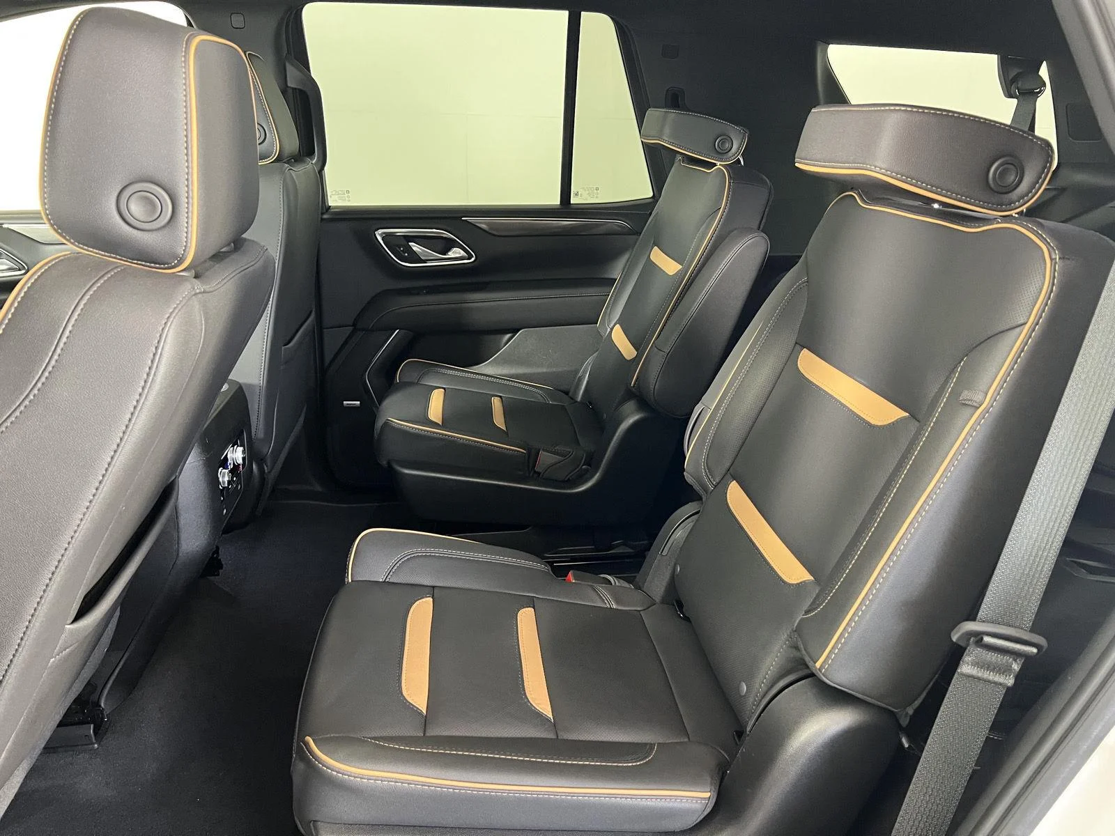 Used 2023 Summit White GMC AT4 image 21