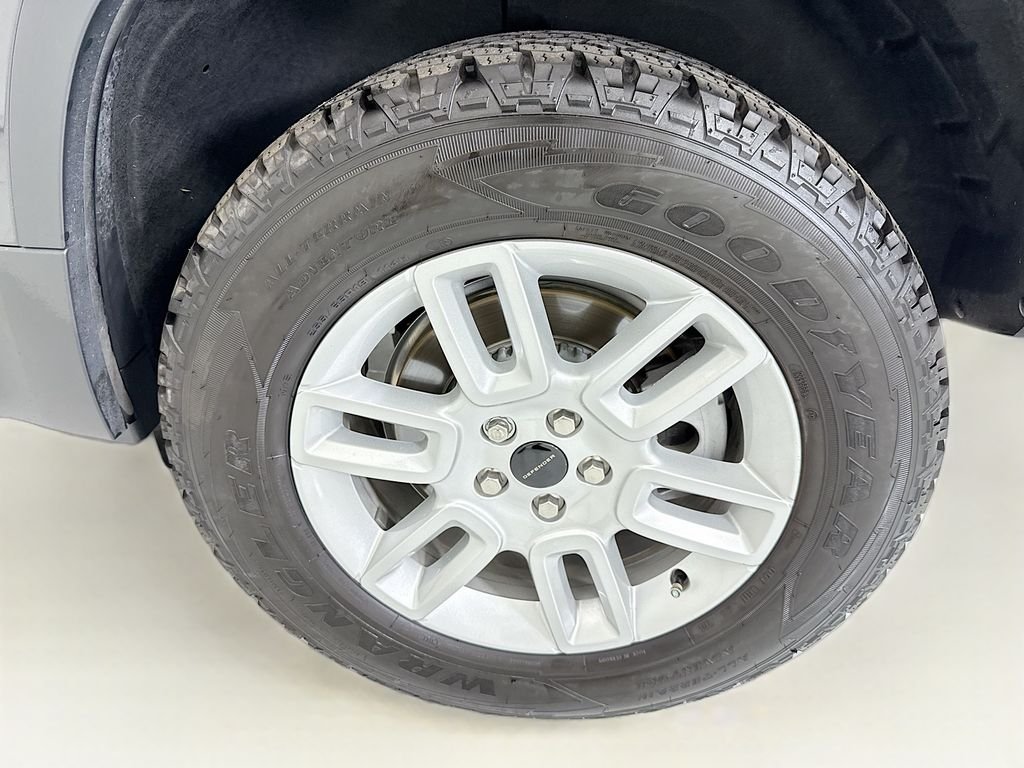 Used 2026 Carpathian Grey Prem Met Land Rover S image 30