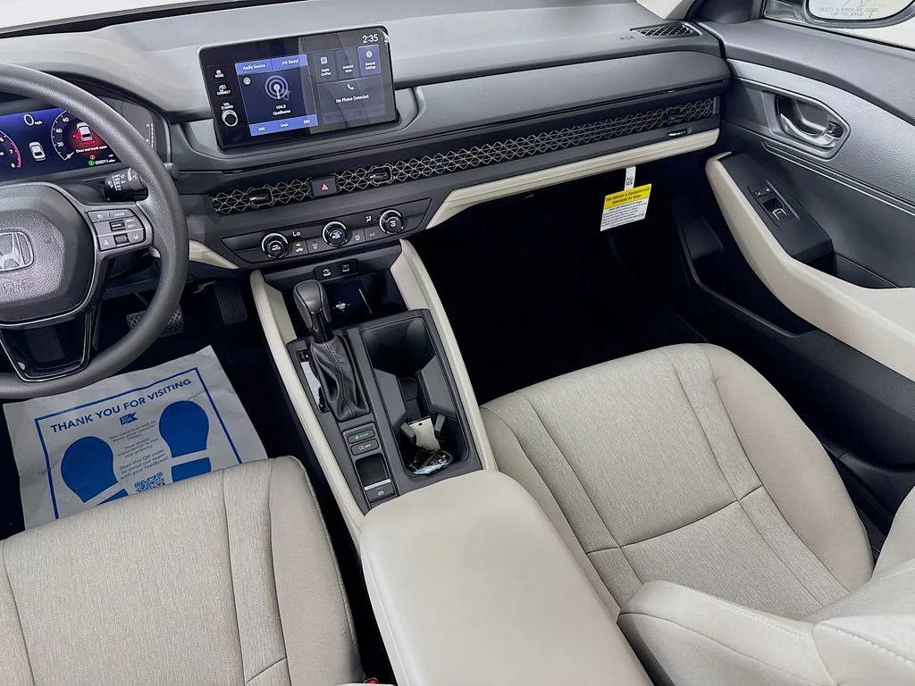 New 2026 Platinum White Pearl Honda LX image 32