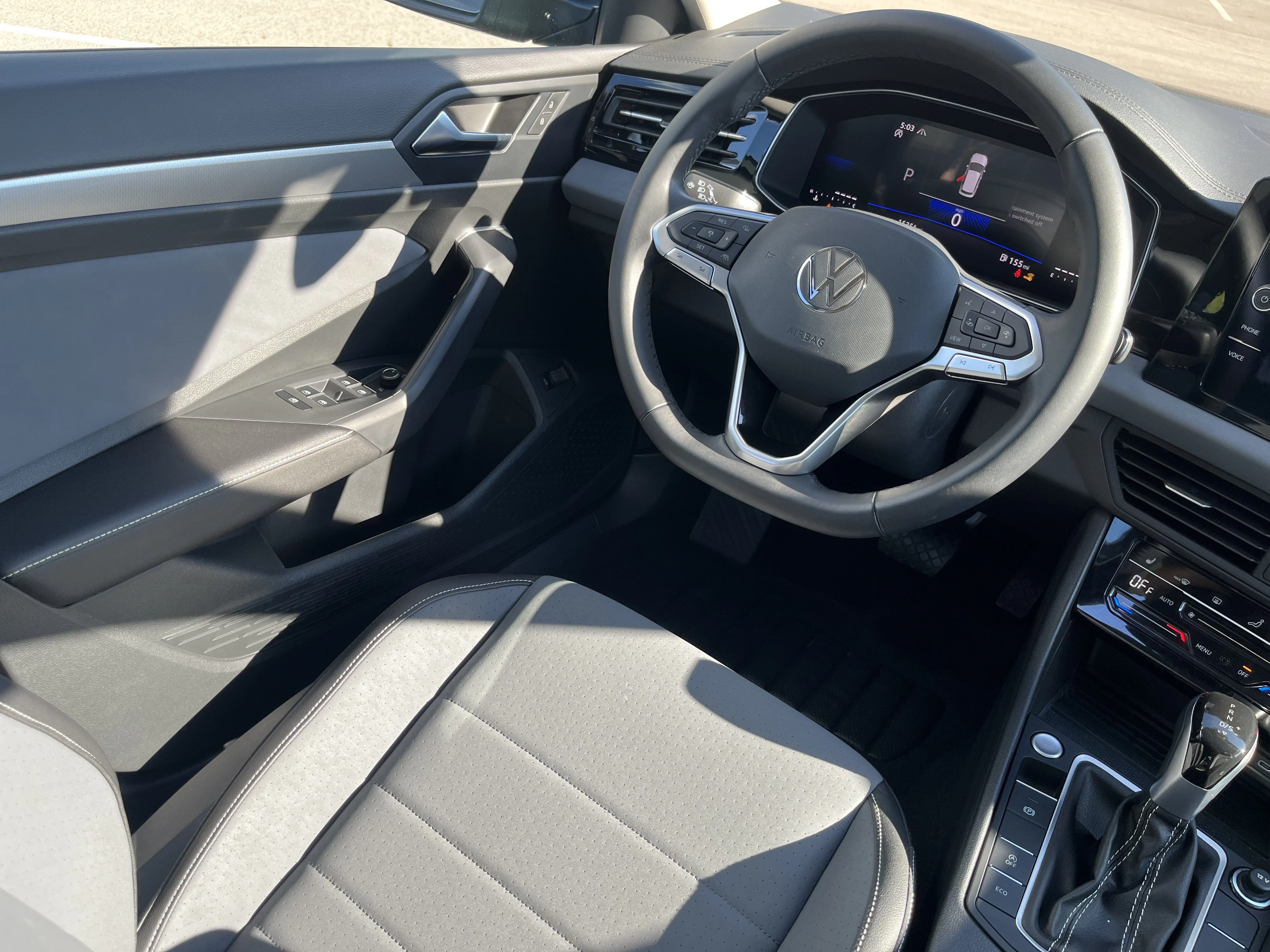 Used 2025 Platinum Gray Metallic Volkswagen SE image 9