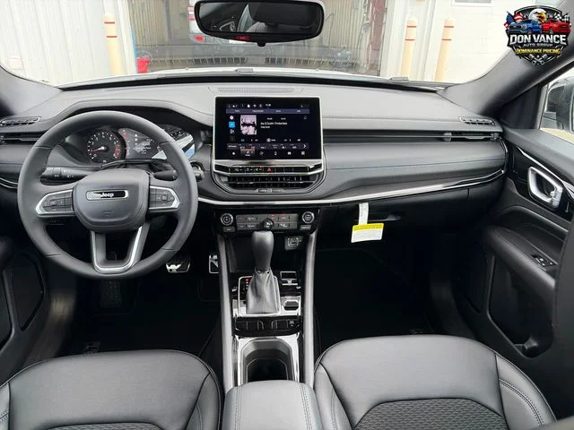 New 2026 White Jeep Latitude image 12